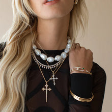 Esley Shaker Choker