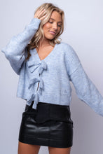 keyhole detail light blue bow sweater m