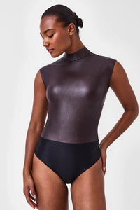 Contour Rib Mock Neck Crop Top – Bandit and the Babe